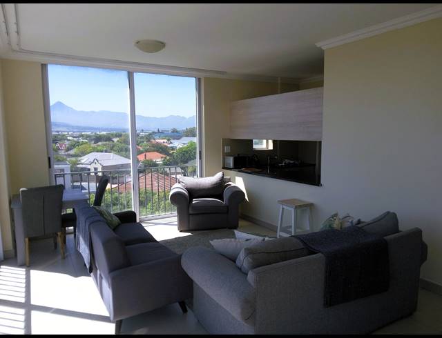 2 BEDROOM APARTMENT TO LET IN STRAND NORTH